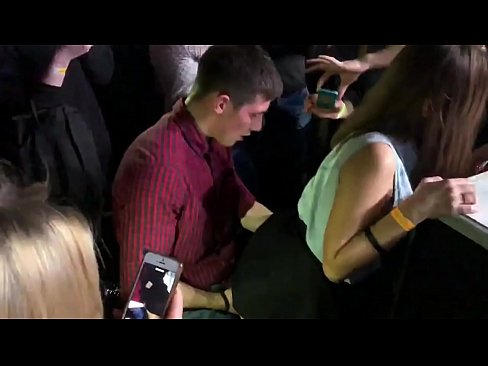 ❤️ Sexo real nunha discoteca rusa. Moza rusa de 18 anos no ano e na vaxina follada nunha discoteca Porno a nós gl.eviewporn-com.ru ❌️